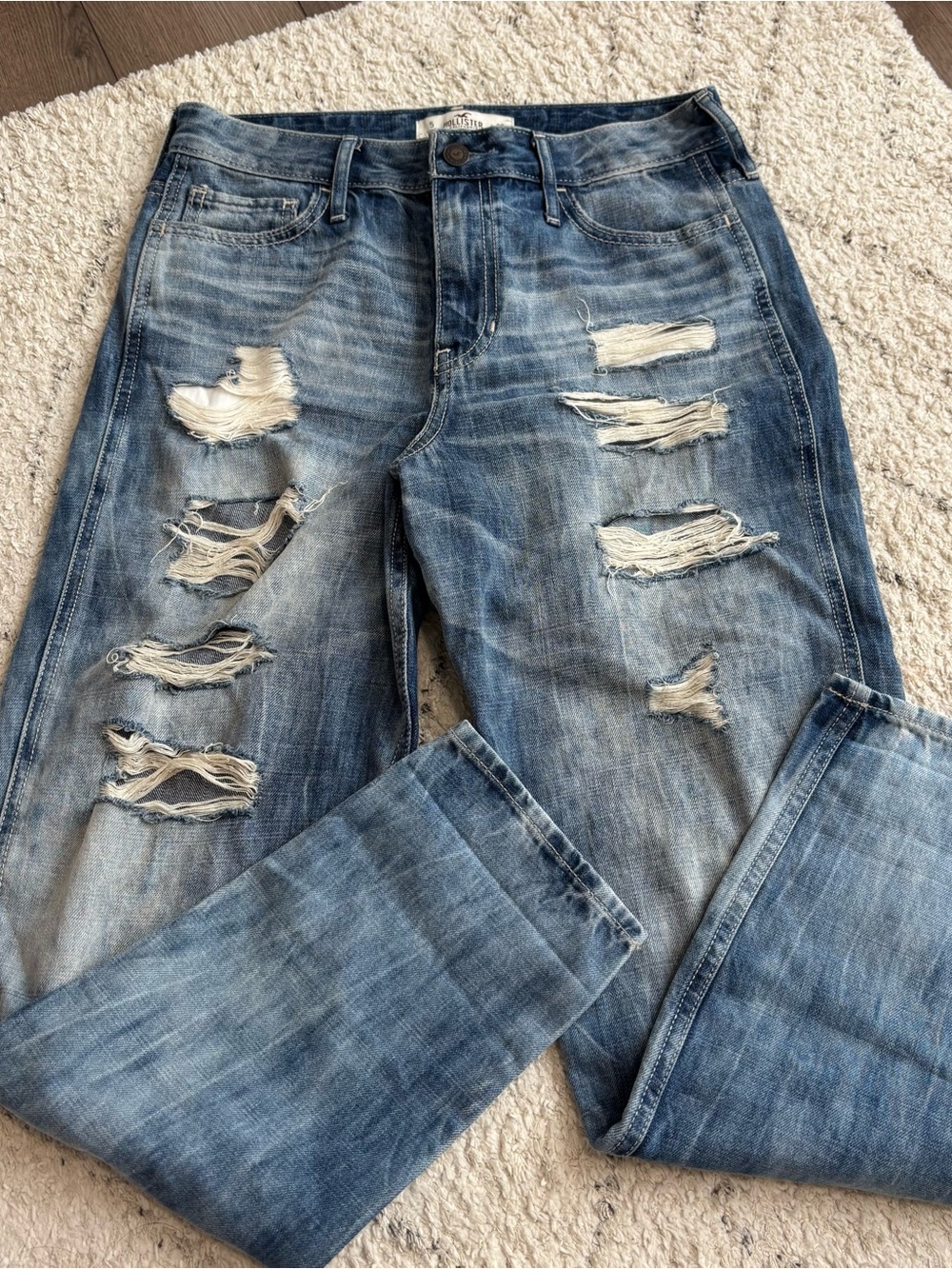 Hollister Distressed Rippes Barrel Jeans